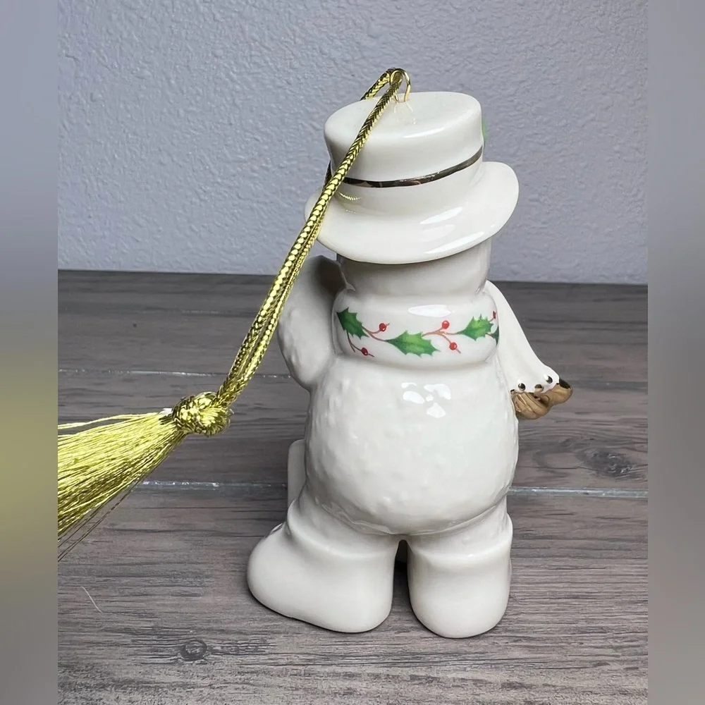 Lenox 2019 Snowman Figurine Annual Christmas Ornament Shoveling Frosty Snow